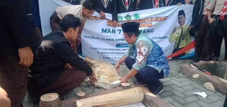 MAN 7 Jombang Berikan Edukasi Penyembelihan Hewan Kurban 