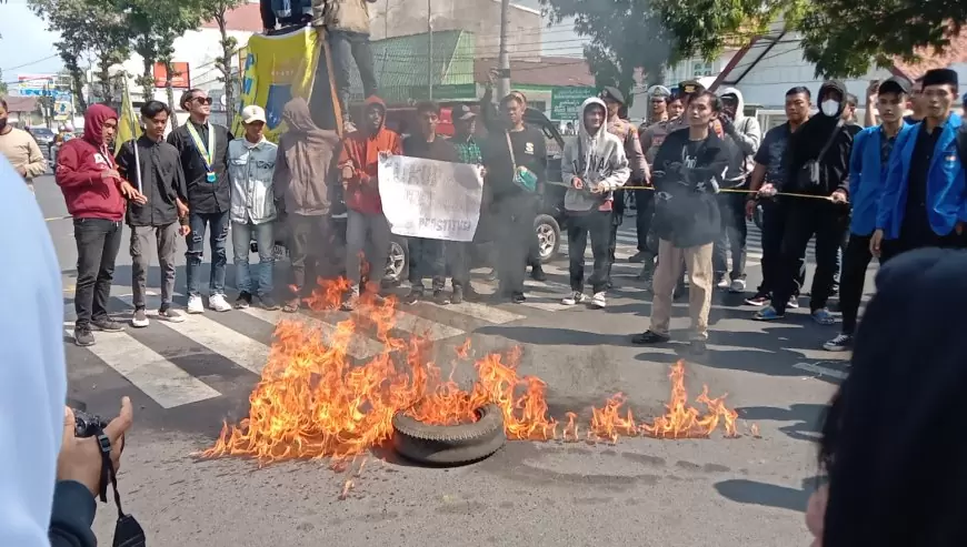 Aksi Mahasiswa Menolak Wacana Eks Lokalisasi Jadi Kawasan Wisata di Situbondo Berujung Ricuh