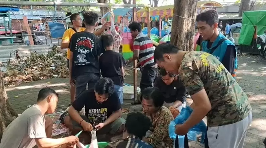 Keseruan Anak Jalanan Gresik Ikut Berkurban dan Berbagi Daging Kurban