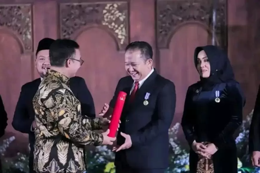 Bupati Hendy Raih Penghargaan Manggala Karya Kencana