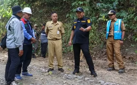 Pastikan Progres Pembangunan Jalan Cepat, Bupati Tinjau Jalan Bande Alit