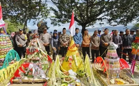 Wakil Bupati Trenggalek Hadiri Upacara Adat Labuh Laut, Serukan Pelestarian Budaya dan Alam