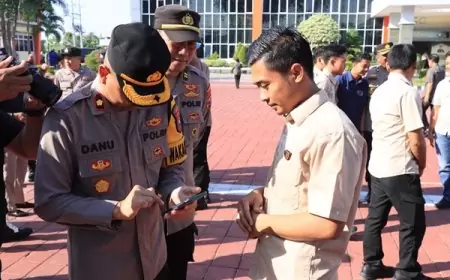 Antisipasi Candu Judi Online, Polres Gresik Sidak Handphone Personil Usai Apel
