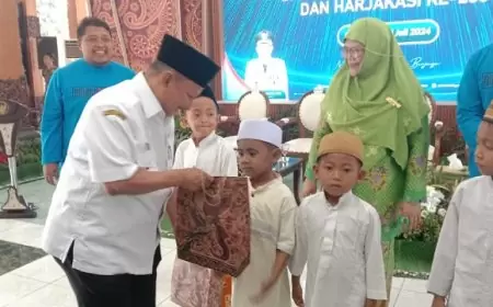 Ratusan Anak Ikuti Khitanan Massal di Pendopo Aryo Situbondo