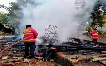 Rumah Warga Rejoagung Ludes Terbakar, Anak Korban Nyaris Tertimpa Reruntuhan