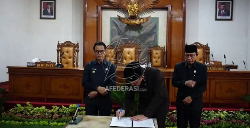 Pj Bupati Tulungagung Serahkan Rancangan KUA-PPAS 2025, Fokus pada Peningkatan SDM dan Pertumbuhan Ekonomi