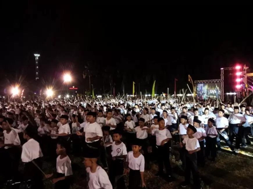 Pemkab Bondowoso Diganjar Rekor Dunia, Menari Ojung dengan Peserta Terbanyak