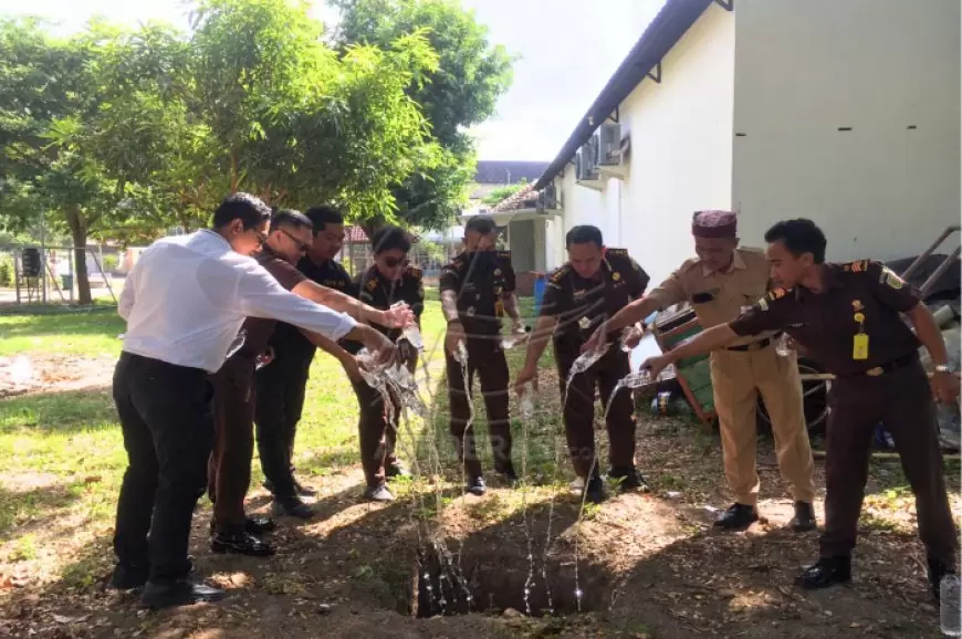 Kejaksaan Negeri Banyuwangi Musnahkan 34 Barang Bukti Tindak Pidana