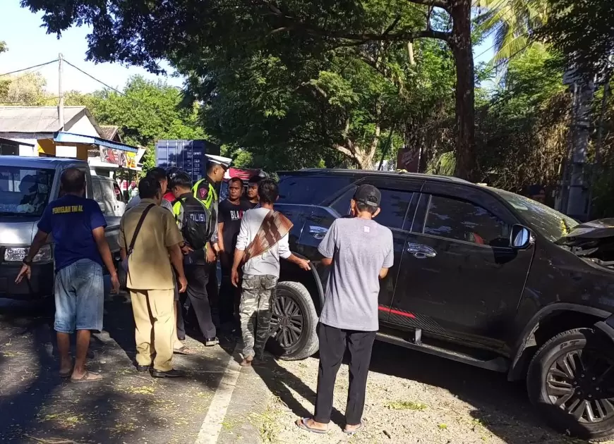 Pajero Hantam Pohon di Situbondo, Empat Pengendara Luka Berat