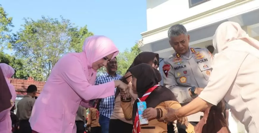 Hari Pertama Menjabat, Kapolres AKBP Indra Berkunjung ke SLB Kemala Bhayangkari 1 Trenggalek