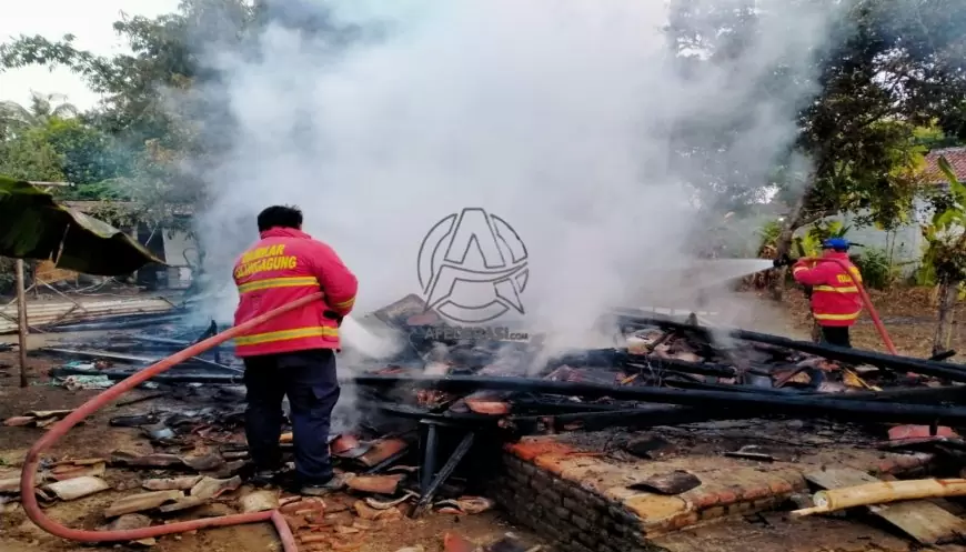 Rumah Warga Rejoagung Ludes Terbakar, Anak Korban Nyaris Tertimpa Reruntuhan