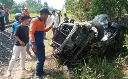 Tragis! Minibus Tertabrak Kereta Api Kargo di Tulungagung, Satu Orang Tewas