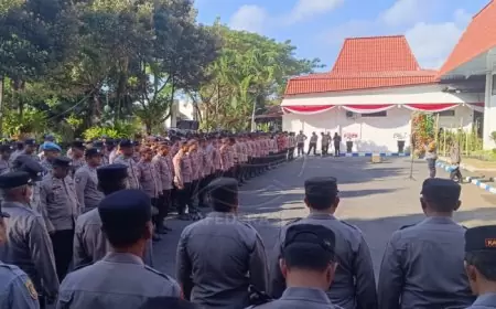 Pengamanan Ketat Polisi Saat Pelantikan Anggota DPRD Banyuwangi Periode 2024-2029