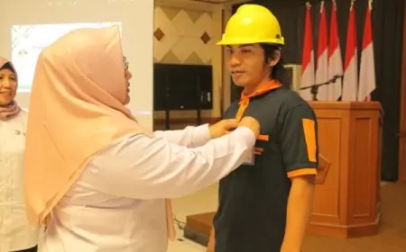 Wabup Gresik Gresik Pembekalan dan Uji Kompetensi Kerja Tukang Bangunan