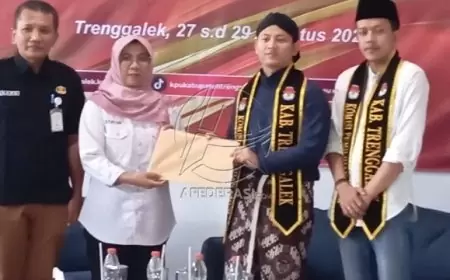 Didukung 8 Partai, Mochamad Nur Arifin dan Syah Natanegara Resmi Mendaftar di Pilkada Trenggalek 2024