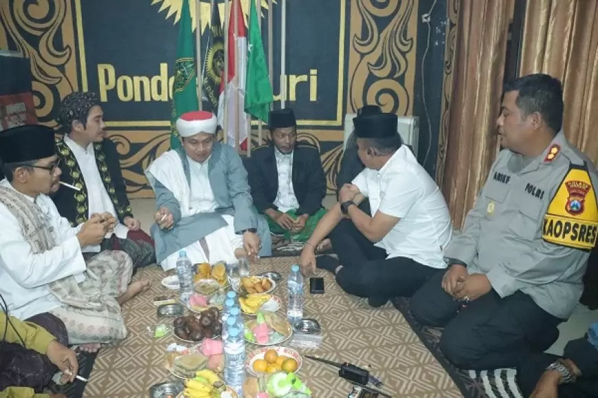 Ratusan anggota Polres Gresik Dikerahkan Amankan Haul Mbah Zainal Abidin di Menganti Gresik