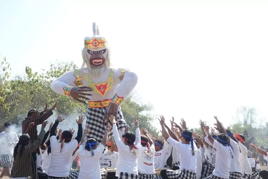 Keseruan Arak-arakan Ogoh-ogoh Parade Karnaval Nusantara Desa Lasem Gresik