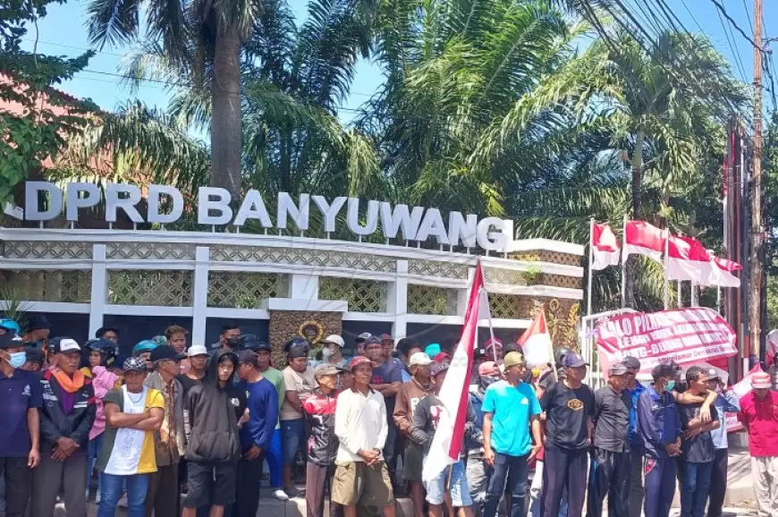 Forum Penyelamat Demokrasi Protes di Depan DPRD Banyuwangi, Tolak Potensi Kotak Kosong di Pilkada 2024