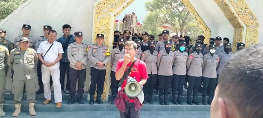 Serikat Buruh Geruduk DPRD Kabupaten Madiun, Sampaikan 7 Tuntutan 