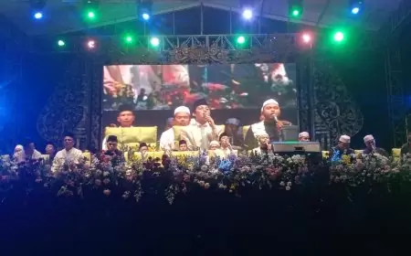 Sambut Maulid Nabi, Pemdes Menunggal, Hadirkan Gus Azmi Sholawat Bersama Ribuan Jama'ah
