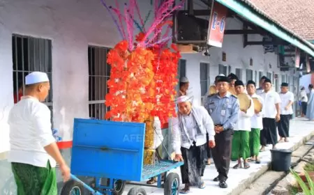 Lapas Banyuwangi Rayakan Maulid Nabi dengan Lantunkan Sholawat Dan Tradisi Endhog-endhogan