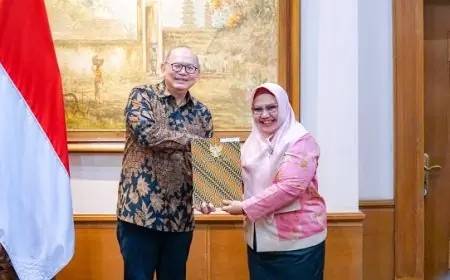 Bupati Gresik Cuti ikuti Pilkada, Gubernur Jatim Tinjuk Wakil Bupati Aminatun Habibah Jadi Plt Bupati Gresik 