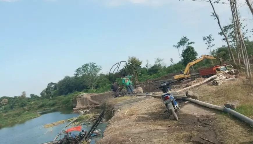 Komunitas Lingkungan Soroti Penambangan Pasir Sungai Brantas, Peringatkan Risiko Banjir dan Kerusakan Ekosistem