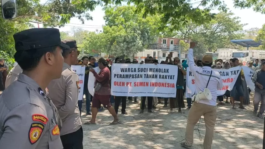 Aksi Demo Warga Desa Suci Manyar Gresik Minta  Semen Indonesia Kembalikan Pengelolaan Lahan Bekas Tambang