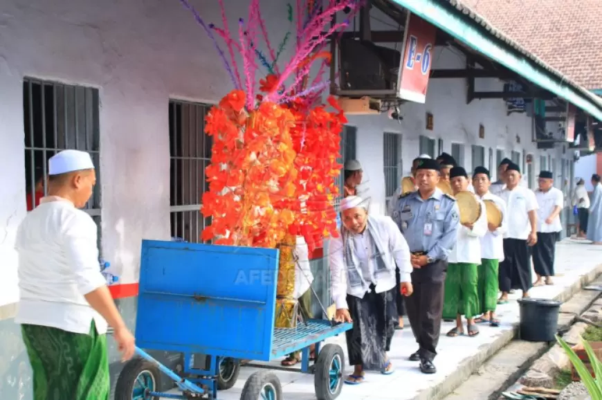 Lapas Banyuwangi Rayakan Maulid Nabi dengan Lantunkan Sholawat Dan Tradisi Endhog-endhogan