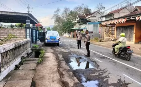 Pengecekan Jalur Rawan Kecelakaan, Satlantas Polres Trenggalek Temukan Kerusakan Parah di Ngampon-Bendorejo