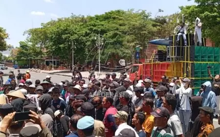 Warga Munjungan Gelar Aksi Damai, Desak Pemkab Trenggalek Tangani Limbah Tambak Udang