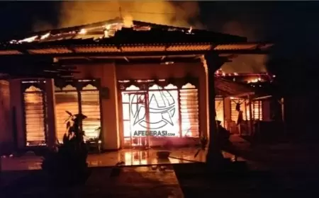 Diduga Terjadi Korsleting Listrik dari Sepeda Motor, Rumah Warga Bono Tulungagung Ludes Terbakar