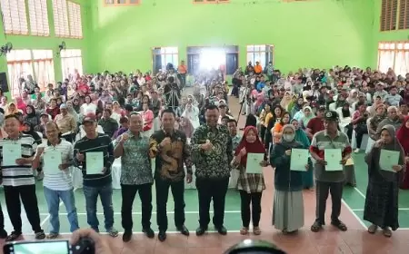 Serahkan Ratusan Sertifikat PTSL, Wujud Pemkab Kediri Percepat Legalitas Hak Aset Milik Warga