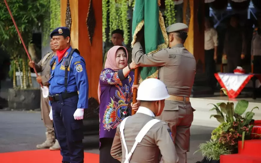 Semarak Kirab Pataka 'Jer Basuki Mawa Beya' Singgahi Trenggalek, Kobarkan Semangat Persatuan
