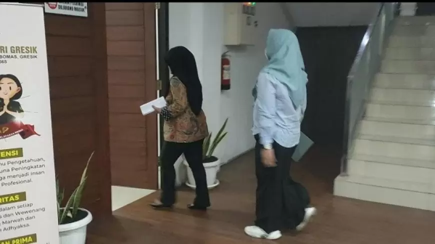 Kasus Korupsi Hibah UMKM, Kabid UMKM  Diskoperindag Gresik Ditahan Wartawan Protes Tidak Boleh gambar Jarak Dekat