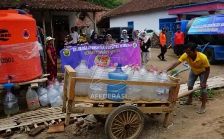 KAUJE Trenggalek Distribusikan Bantuan Air Bersih ke Warga Sumberejo