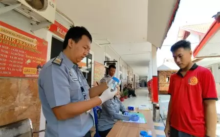 Waspadai Peredaran Barang Terlarang, Rutan Kelas IIB Situbondo Gelar Razia dan Tes Urine Warga Binaan