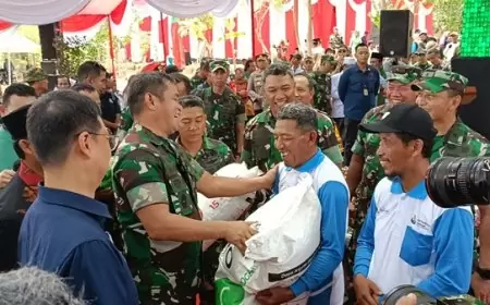 Bantu Pupuk untuk Petani di 12 Desa, Cara Petrokimia Gresik Dukung Pipanisasi 