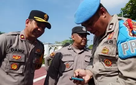 Berantas Judi Online, Polres Gresik Cek Gawai Anggotanya Usai Apel