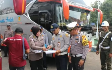 Polda Jatim Lakukan Ramp Check Angkutan Umum di Trenggalek, Pastikan Keamanan Jelang Nataru