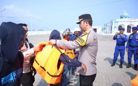 Gelar Apel Bersama Nelayan, Kapolres Situbondo Himbau Menjaga Keselamatan Saat Berlayar