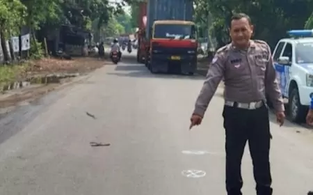 Mendahului Lewati Marka , Dua Pemotor Tanpa Helm Adu banteng, Satu Orang Tewas