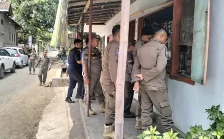 Bea Cukai Jember Sosialisasikan Bahaya Rokok Ilegal ke Sejumlah Toko di Bondowoso