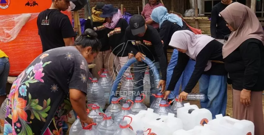 KAUJE Trenggalek Distribusikan Bantuan Air Bersih ke Warga Sumberejo