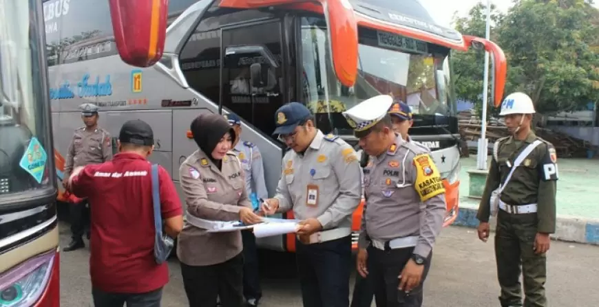 Polda Jatim Lakukan Ramp Check Angkutan Umum di Trenggalek, Pastikan Keamanan Jelang Nataru