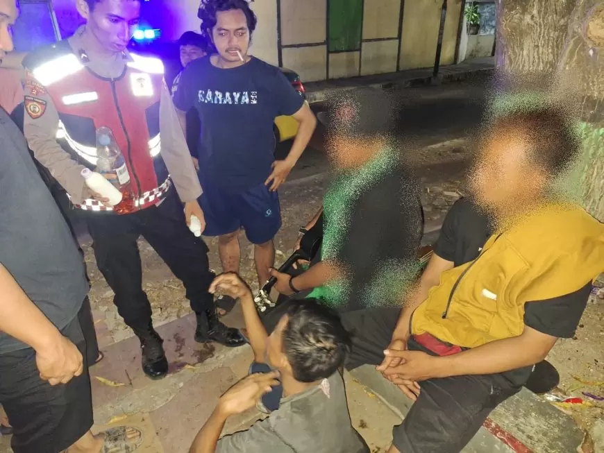 Kedapatan Pesta Miras di Taman Situbondo, Empat Pemuda Diamankan Polisi