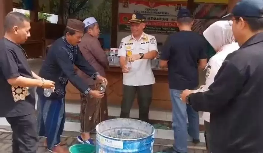 Pengiriman Miras Arak Bali siap Edar di Kepulauan Bawean digagalkan Satpol PP Gresik
