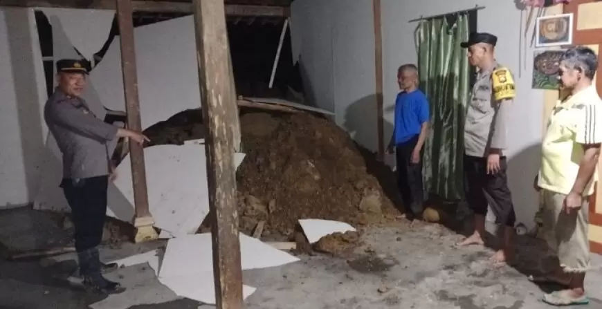 Hujan Lebat Picu Longsor dan Banjir di Trenggalek, Rumah Rusak, Jalan Tertutup Material