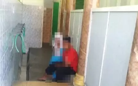 Mesum di Toilet Mushola, Pasangan Pelajar di Driyorejo Gresik Digerebek Warga