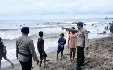 Libur Nataru 2024, Satpolairud Situbondo Tingkatkan Pengamanan di Pantai Pasir Putih